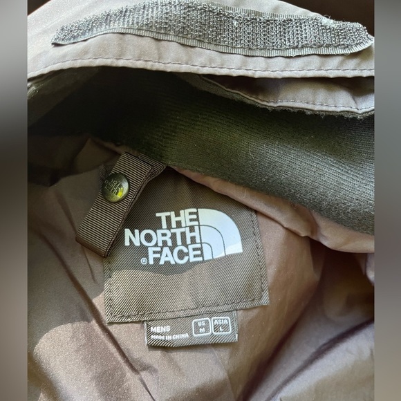 The Northface Men's Sz M 2024 Shell Jacket in Black Medium - Picture 5 of 11